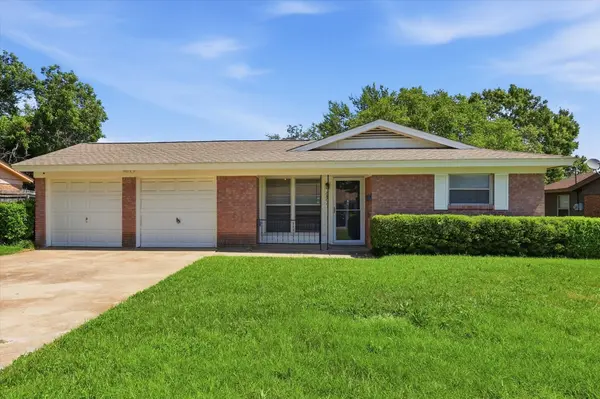 8804 Myra ST, White Settlement, TX 76108