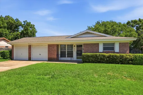 8804 Myra ST, White Settlement, TX 76108