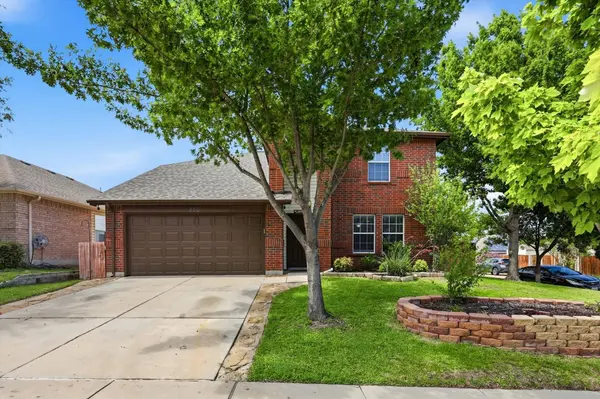800 Poncho LN, Haslet, TX 76052