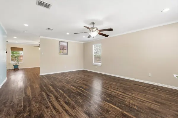 800 Poncho LN, Haslet, TX 76052