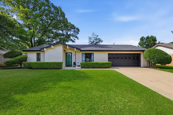 217 E Louella DR, Hurst, TX 76054