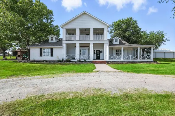 185 Quail Run CT, Decatur, TX 76234