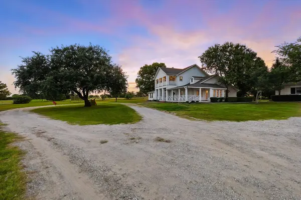 185 Quail Run CT, Decatur, TX 76234