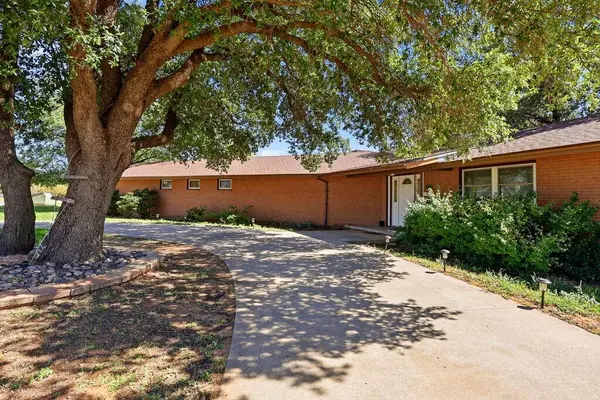 725 Marshall St, Colorado City, TX 79512