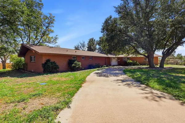 725 Marshall St, Colorado City, TX 79512