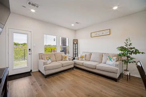 1603 Novella AVE, Crandall, TX 75114