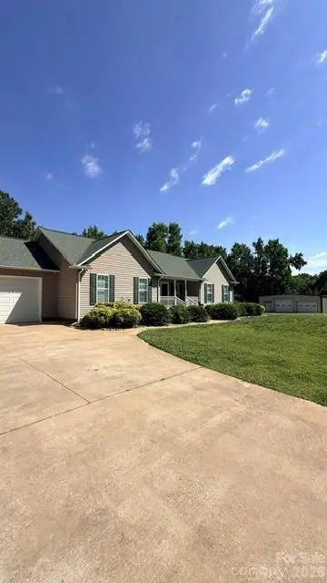 1512 Kinglet DR, York, SC 29745