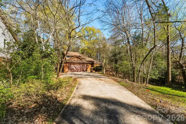 10 Thornwood CT, Clover, SC 29710