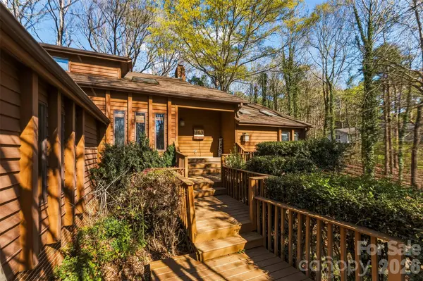 10 Thornwood CT, Clover, SC 29710