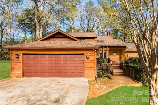 10 Thornwood CT, Clover, SC 29710