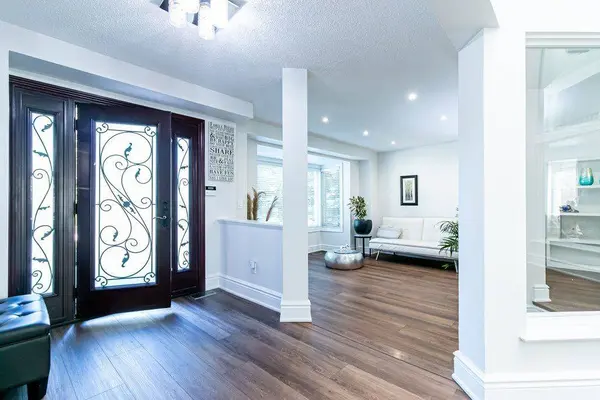 3739 St. Laurent CT, Mississauga, ON L5L 4T3
