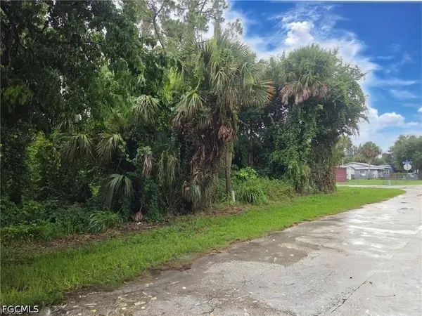 519 San Jose ST, North Fort Myers, FL 33903