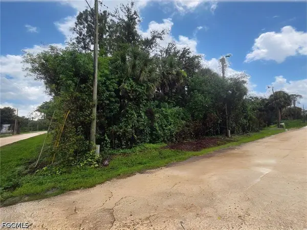 519 San Jose ST, North Fort Myers, FL 33903