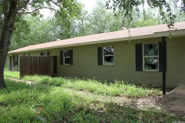 723 BRAZOS ST, Pearsall, TX 78061