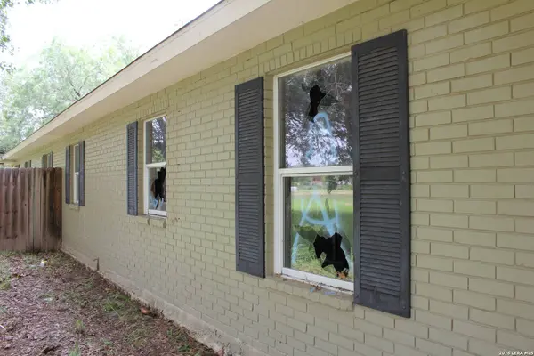 723 BRAZOS ST, Pearsall, TX 78061