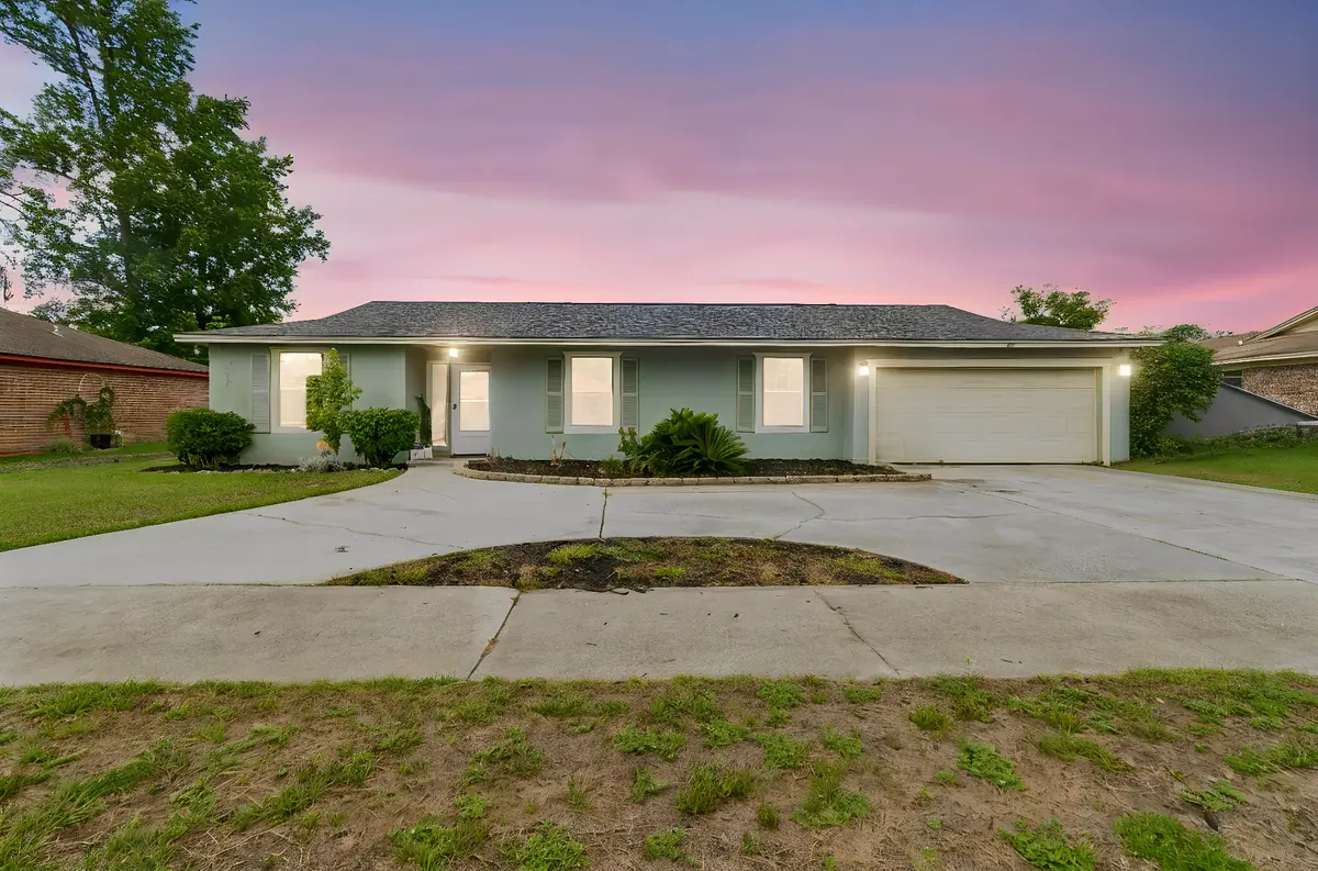 1066 Montego Bay Dr S, Jacksonville, FL 32218-3616