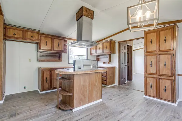 3216 Redwood DR, Granbury, TX 76048