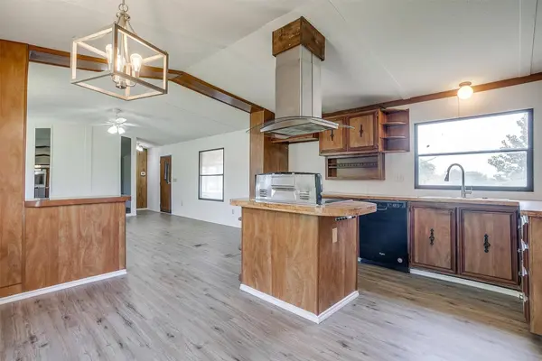 3216 Redwood DR, Granbury, TX 76048