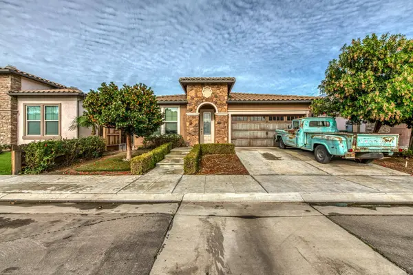 6180 E Providence AVE, Fresno, CA 93727