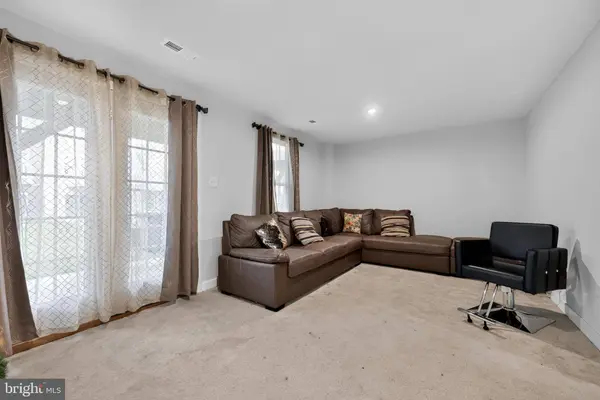 109 PLAZA DR, Sicklerville, NJ 08081