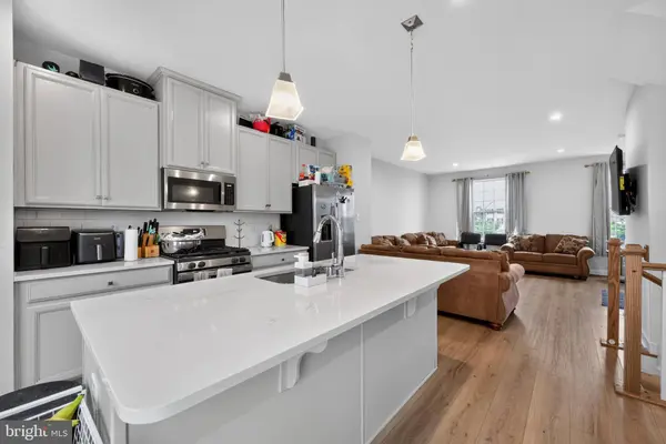 109 PLAZA DR, Sicklerville, NJ 08081