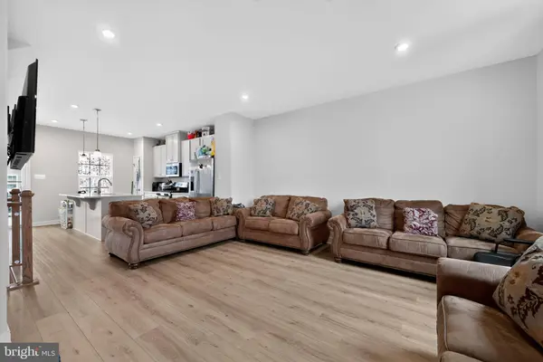 109 PLAZA DR, Sicklerville, NJ 08081