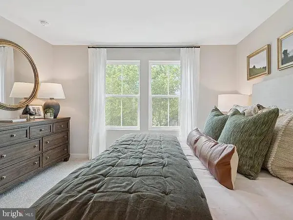 53 SILVERBELL AVE, Berlin, NJ 08009