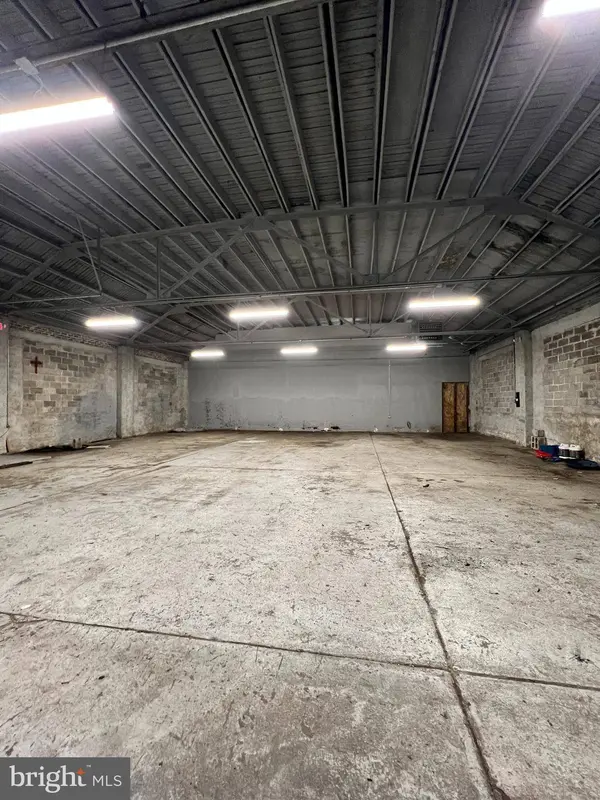 416 W BROAD ST, Paulsboro, NJ 08066