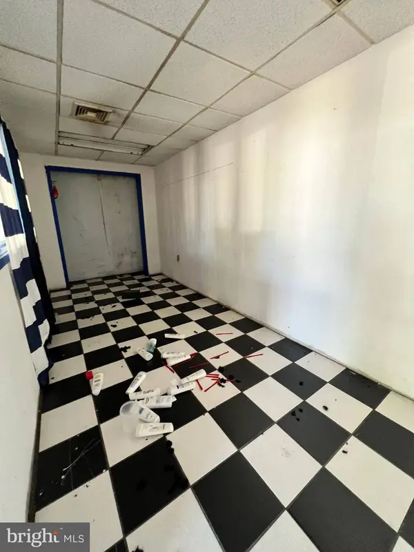416 W BROAD ST, Paulsboro, NJ 08066