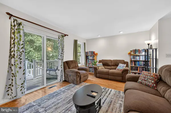 33 NORMANS FORD DR, Sicklerville, NJ 08081