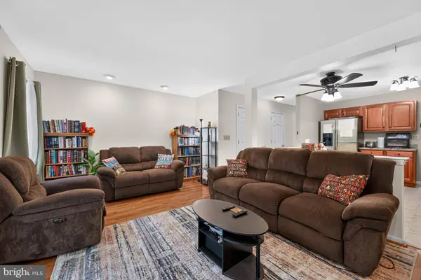 33 NORMANS FORD DR, Sicklerville, NJ 08081