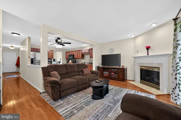33 NORMANS FORD DR, Sicklerville, NJ 08081