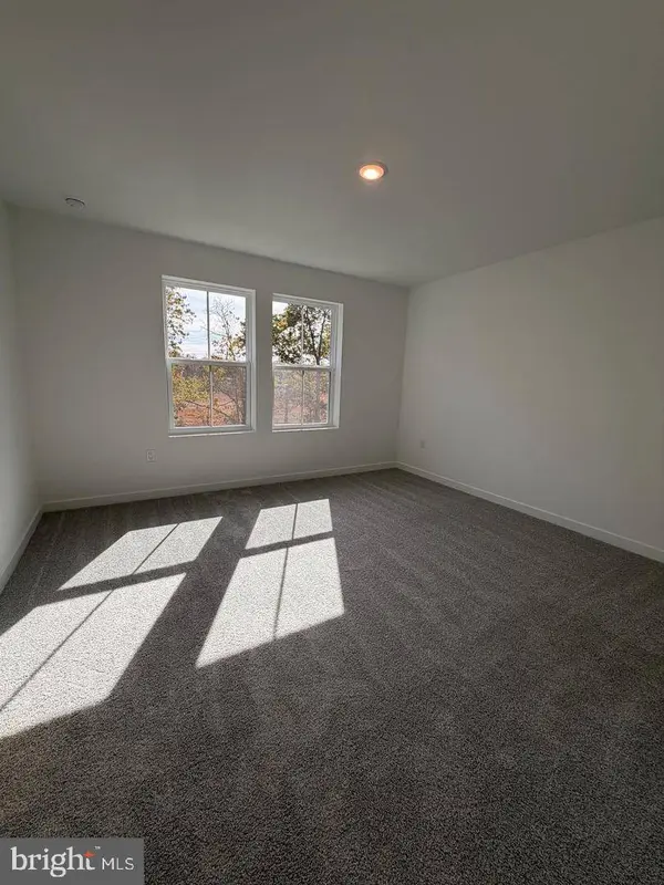 54 SILVERBELL AVE, Berlin, NJ 08009