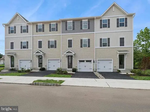 47 SILVERBELL AVE