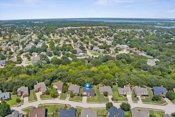 409 Springtree Rd, Lake Dallas, TX 75065