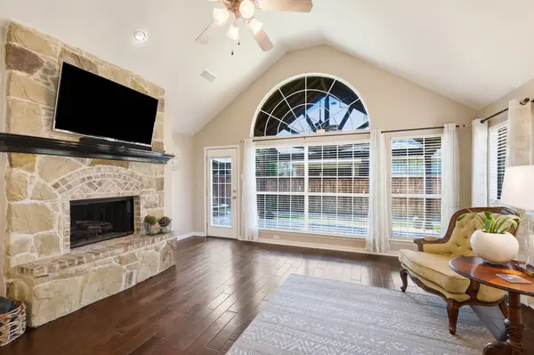 1124 Wilson Dr, Lantana, TX 76226-6578