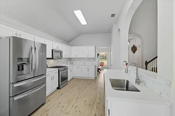 409 Springtree Rd, Lake Dallas, TX 75065