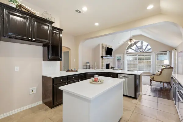 1124 Wilson Dr, Lantana, TX 76226-6578
