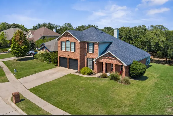 409 Springtree Rd, Lake Dallas, TX 75065