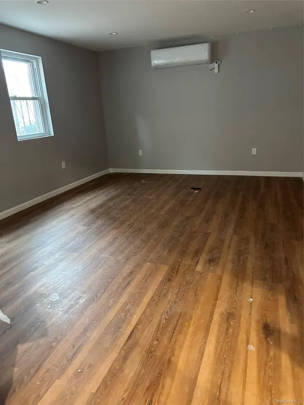 4057 Barnes AVE, Bronx, NY 10466