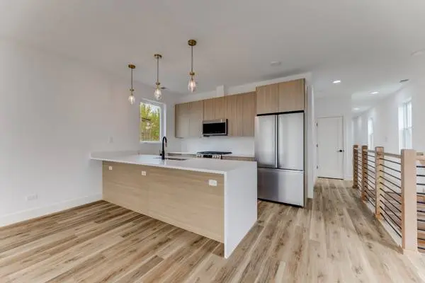 437 E 42nd PL, Chicago, IL 60653
