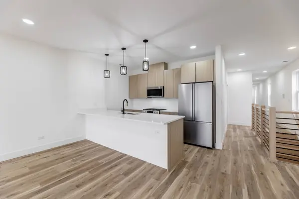 2760 W Maypole AVE, Chicago, IL 60612