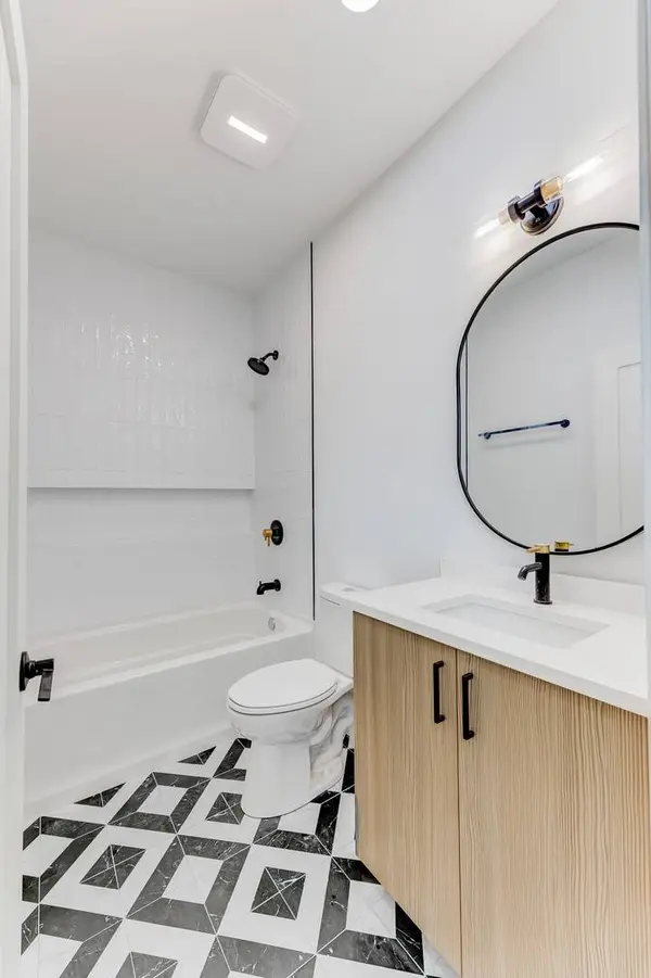 241 W 74th ST #2, Chicago, IL 60621