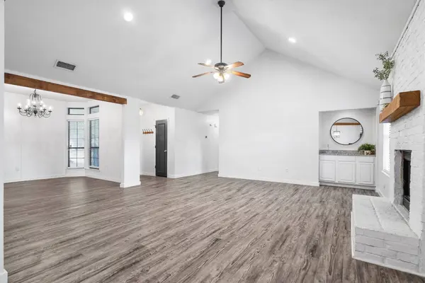 6836 Megan LN, North Richland Hills, TX 76182