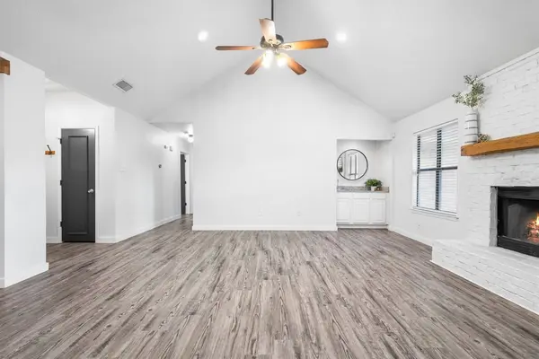 6836 Megan LN, North Richland Hills, TX 76182