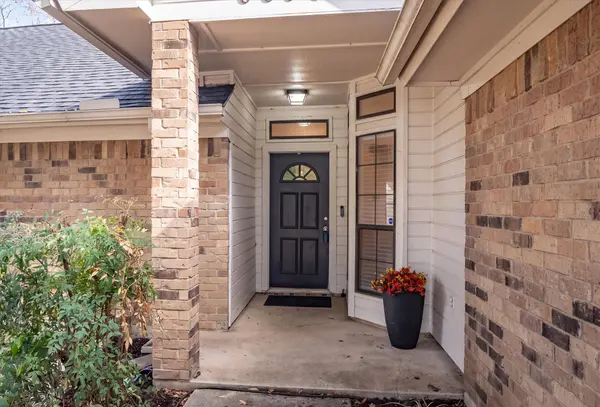 6836 Megan LN, North Richland Hills, TX 76182