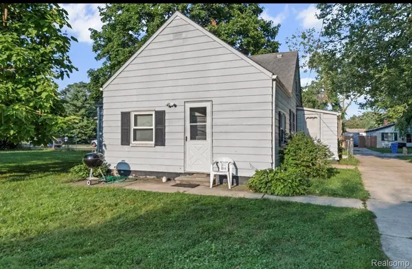 4802 Hazel ST, Dearborn Heights, MI 48125