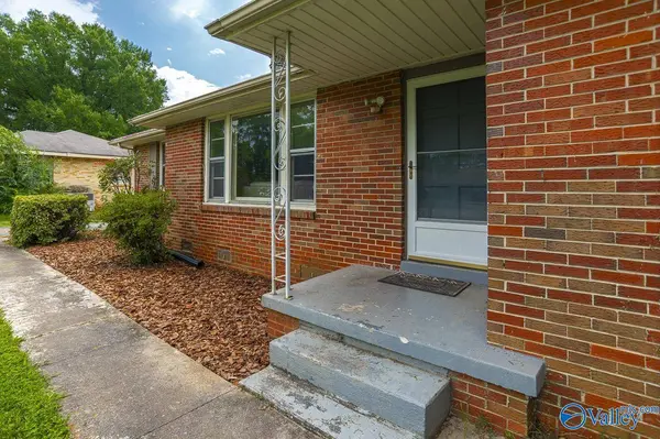 4019 McClain Lane NW, Huntsville, AL 35810