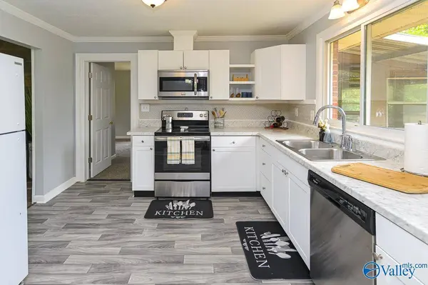 4019 McClain Lane NW, Huntsville, AL 35810