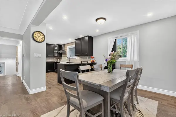 312 Old Guelph RD, Dundas, ON L9H 5W4